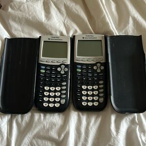 2 TI 84 Texas Instruments